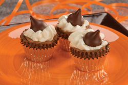 Midnight Chocolate Cheesecake Cookie Cups